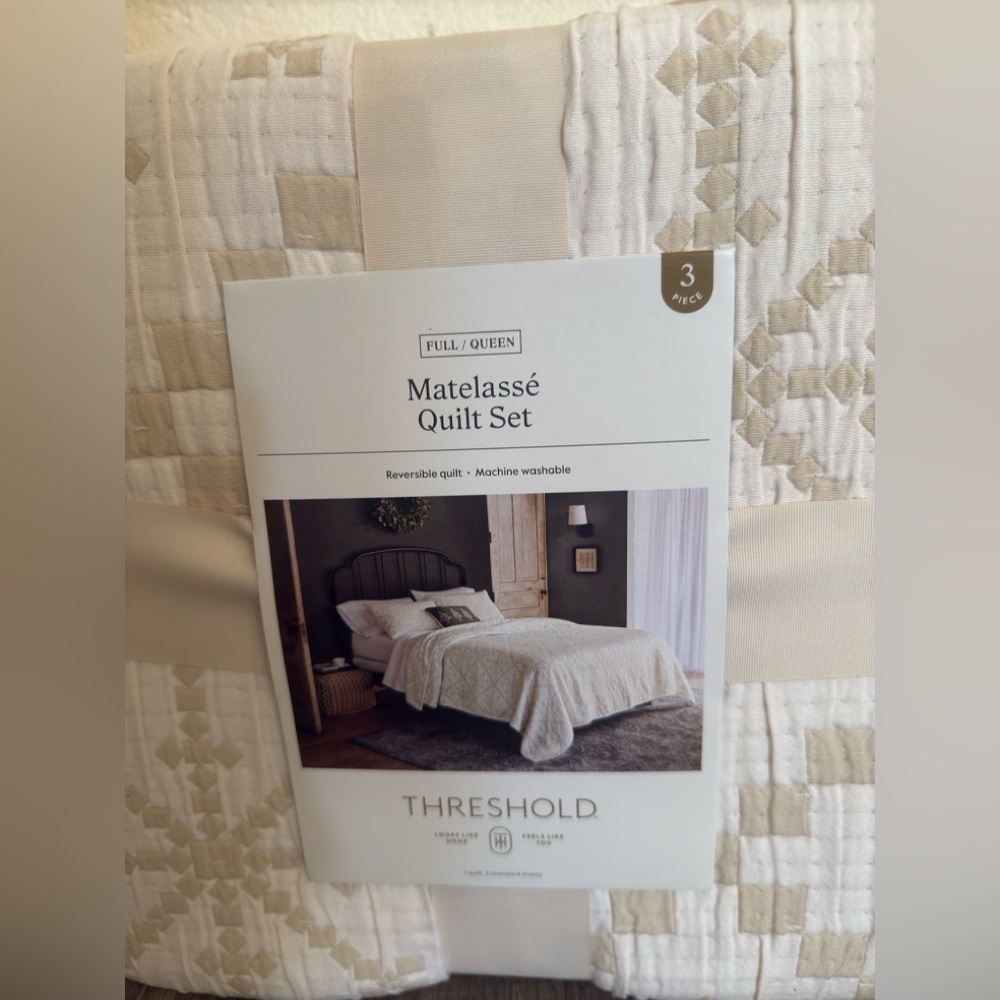 Target threshold 3-Piece Holiday Matelasse Quilt and Sham Set - Picture 6 of 10